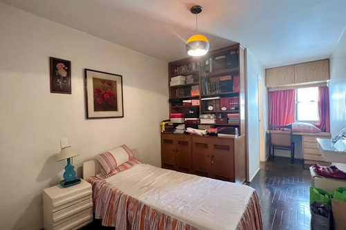 Apartamento À Venda Com 225m², 3 Suítes Com 2 Vagas De Garagem Fixas. Jardim Paulista. Planta Excelente Com Jardim De Inverno.