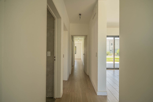 Casa A Estrenar De 4 Ambientes Con Pileta En Horizontes Al Sur Canning