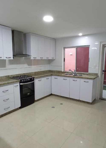 Townhouse En Alquiler El Castaño