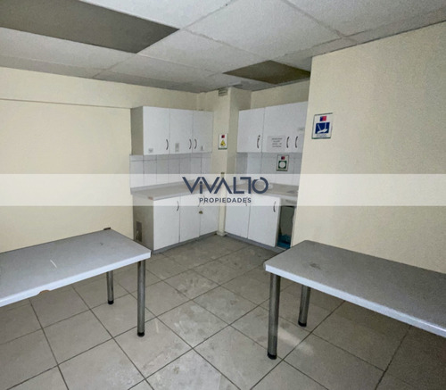 Imagen 10 de 24 de Piso De Oficinas Completo, A Metros De Plaza De Armas