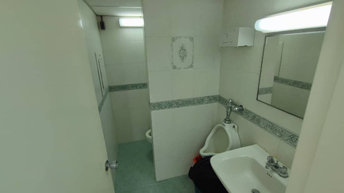 Oficina En Alquiler Con 4 Espacios Cómodos