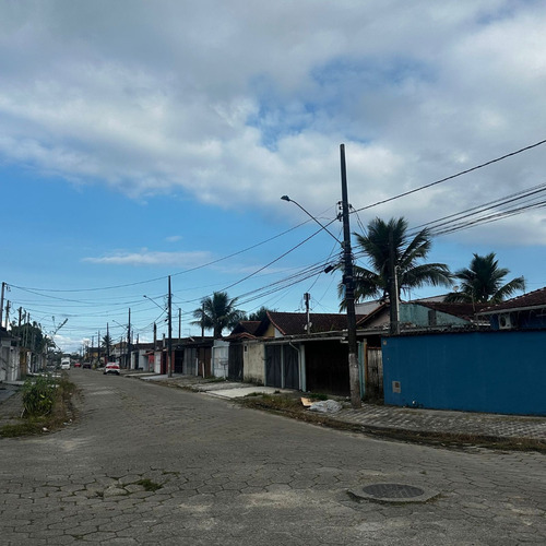 Alugo Para Temporada Casa. Com Wi-fi Churrasqueira E Vaga De Garagem