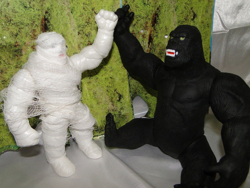 Mumia Egipcia Combate King Kong Gorila Com 25cm Duelo Titans
