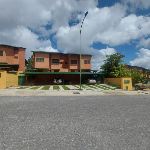 Venta De Townhouse Remodelado Entre El Hatillo Y La Unión Res. La Mapora