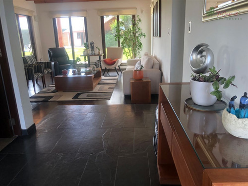 Casa En Venta De 4d/4b En Camino Loreto