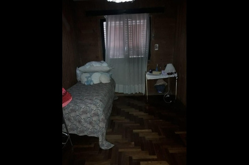 Chalet En Venta En Castelar