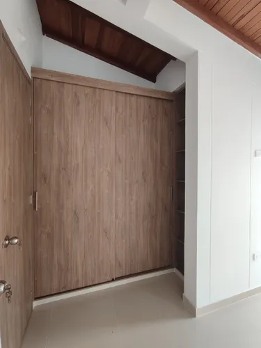 Casa En Arriendo En Prados Del Este. Cod A30837