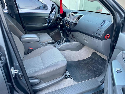 Imagen 10 de 12 de Toyota Hilux 2014 3.0 Cd Srv 171cv 4x2