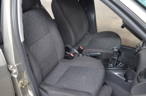 Imagen 13 de 14 de Ford Focus 1.6 Ambiente 4p 2008 Unico