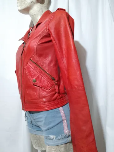 Chamarra pull and bear roja new arrivals