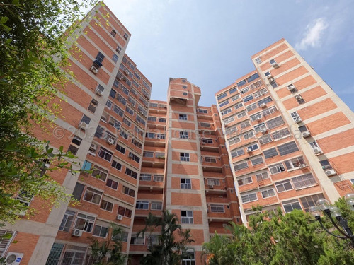 Moderno Apartamento Duplex En Venta En El Este De Barquisimeto. Urbanizacion Nueva Segovia 24-6825 As-a