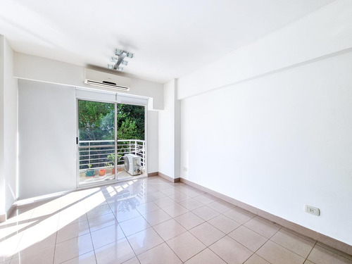 Departamento De 2 Ambientes En Caballito Balcon - Vista Abierta - Cocina Integrada