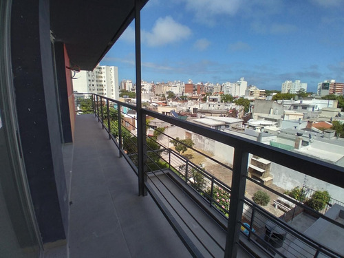 Un Dormitorio En Venta. Vistas Abiertas