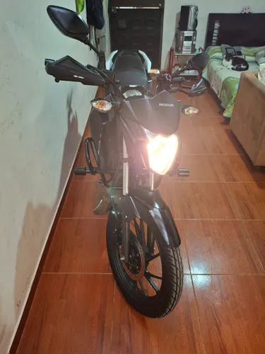 Cb 125 F Negra Con Rojo 2024, Defensas, Hand Savers Y Baúl