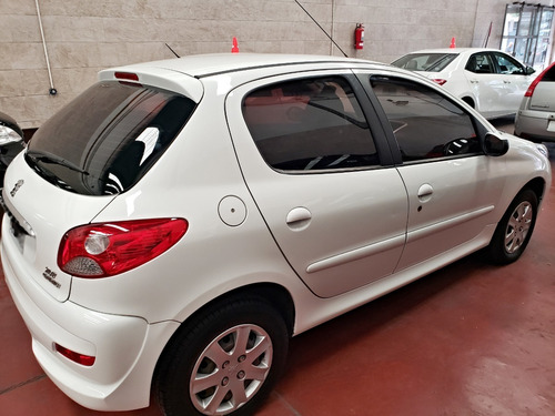 Imagen 2 de 19 de Peugeot 207 Compact Allure 2014