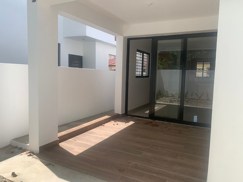 Casa Nueva En Proyecto Cerrado En La Barranquita