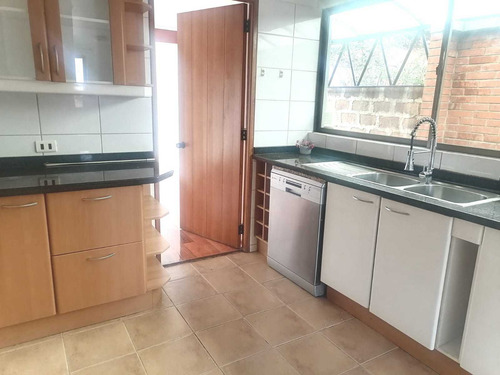 Hermosa Casa Recién Renovada - 851 (104141)