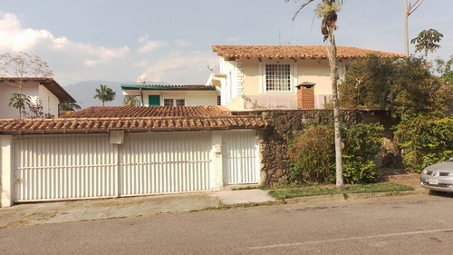  En Venta Quinta Para Remodelar A Tu Gusto En La Avenida Mara De La Urbanización Macaracuay, Yf