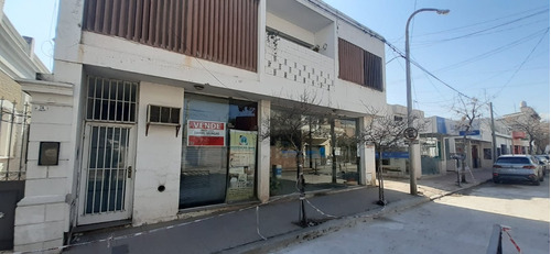 Se Vende Inmueble , Ubicado A 50 Mts. De La Plaza Principal De La Ciudad De Villa Dolores - Traslasierra- Cordoba,con Un Potencial Importante Para Un Desarrollo Inmobiliario O Centro Comercial .