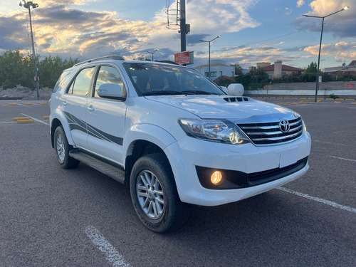 Imagen 8 de 16 de Toyota Hilux Sw4 Tdi Srv 4x4 ¡oportunidad!