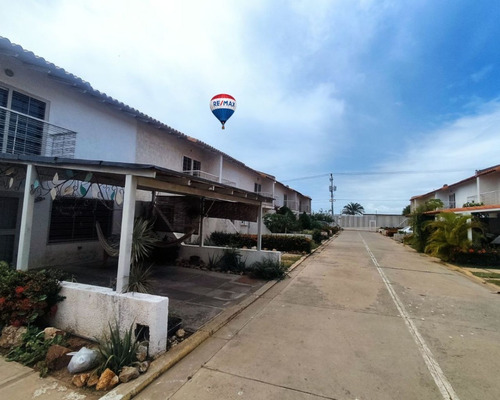 Town House, Urbanización Villasol Mediterráneo, Avenida Juan Bautista Arismendi. Isla De Margarita, Estado Nueva Esparta.