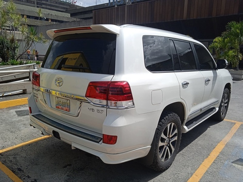 Imagen 6 de 12 de Toyota Land Cruiser