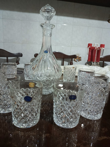 Juego De 12 Vasos Más Botella Para Licor Cristal Rcr Origina