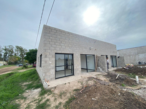 Departamento En Venta - 2 Dormitorios 1 Baño - Cochera - 95mts2 - Venado Tuerto, Santa Fe
