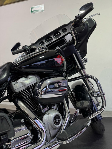 Excelente Harley Davidson Electra Glide 2019