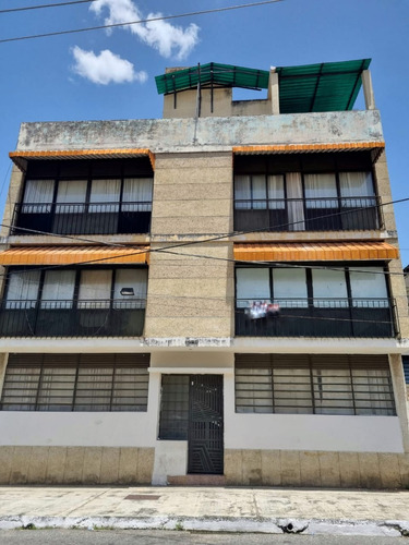 Nestor Y Vanessa Venden Edificio En Av Cedeño Urb La Pastora Foe-074