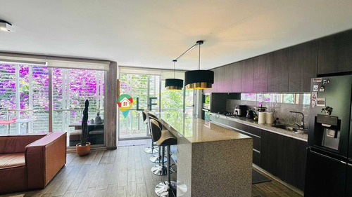 Moderno, Comodos Espacios, Residencial (81791)
