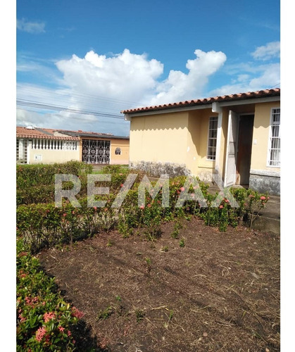 Imagen 3 de 12 de Se Vende Casa En La Urbanización Agua Viva, Palma Real Sector Tipuro