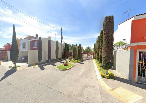 At Casa En Venta En Parque Tesistian, Zapopan Jalisco