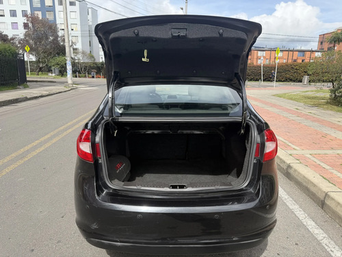 Ford Fiesta 1.6 Sportback Automática