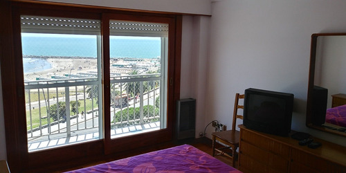 Imagen 14 de 30 de 4 Ambientes En Primera Linea De Mar Con Vista Plena, Balcon Corrido, Dependencia De Servicio Y 2 Cocheras Fijas. Totalmente Reciclado.