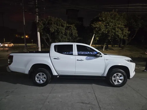 Mitsubishi L200 2.4 Cd Glx 4X2 Mt