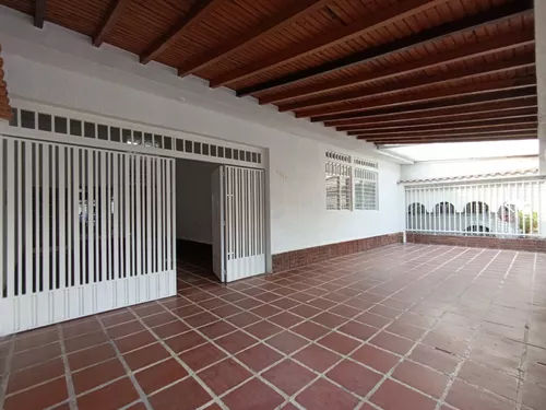Casa En Venta En Quinta Bosch. Cod V30257