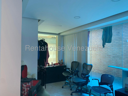 Buscas Una Quinta Donde Puedas Compartir Momentos Con Tus Familiares Y Amigos? Aqui La Tienes,moderna, Calle Cerrada Vigilancia Privada,amplia Y Bella Cocina Para Disfrutarla. Está En Alto Hatillo