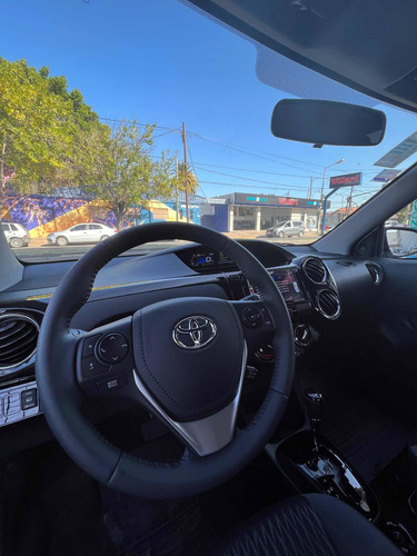 Imagen 2 de 8 de Toyota Etios 1.5 Sedan 4 P Xls At Ok Up