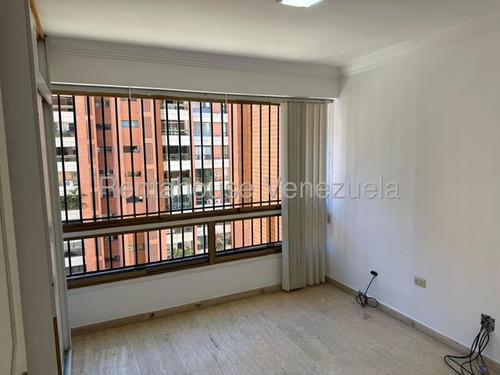 Amplio Apartamento En Venta En Prados Del Este, Mls #25-18966