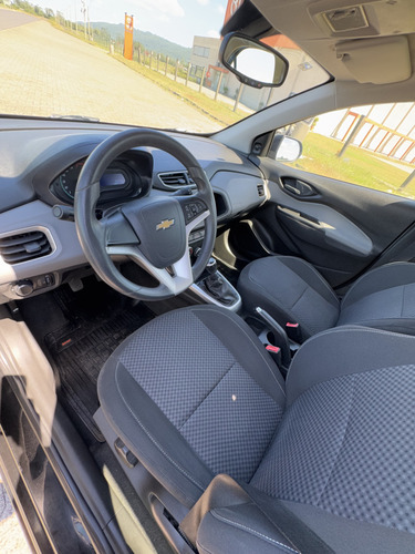 Chevrolet Onix ONIX HATCH LT 1.0 8V FlexPower 5p Mec.
