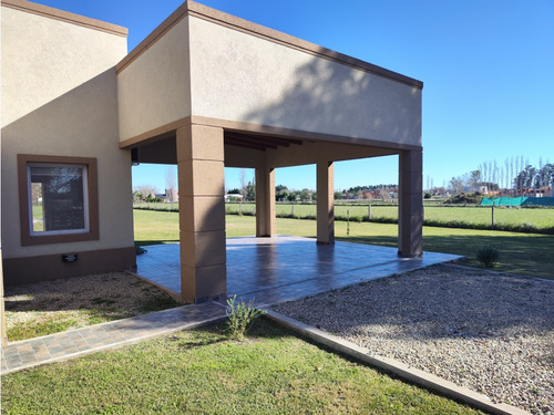 Hermosa Casa En La Cecilia Carlos Keen Lujan Nueva