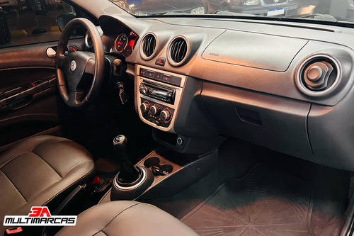 Volkswagen Voyage 1.6 Flex