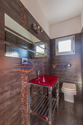 Casa En Venta En Barrio Cerrado Santa Ana