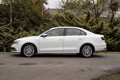 Imagen 7 de 15 de Volkswagen Vento Impecable! - Motorland Permuto / Financio