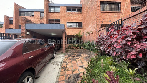 Townhouse En Venta, Las Marias #24-18246