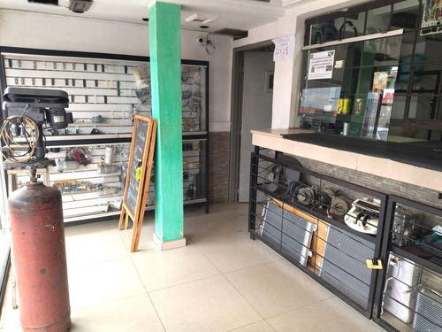 Imagen 3 de 4 de Local Con Fachada Comercial En Alquiler En San Francisco Calle 158 Api 2816