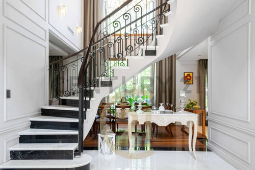 Casa Estilo Frances En Barrio Saint Thomas