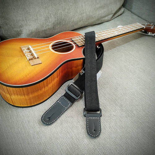 Imagen 2 de 5 de Correa Negra Lisa Para Ukelele De Polipropileno