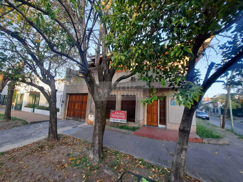 Casa Chalet  En Venta En Lomas De Zamora, G.b.a. Zona Sur, Argentina